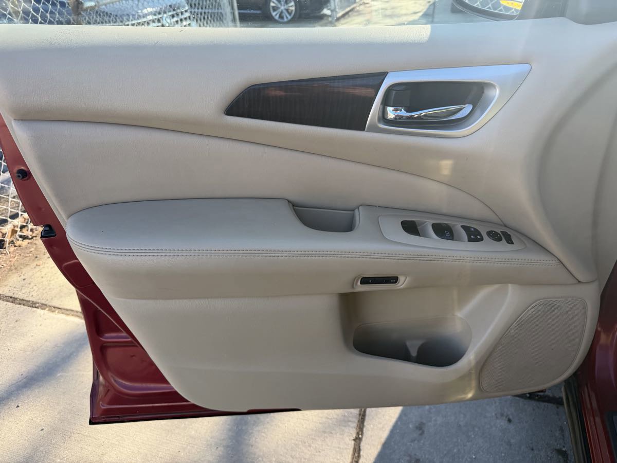 Used 2014 Nissan Pathfinder SL w/ SL Premium Package image 10