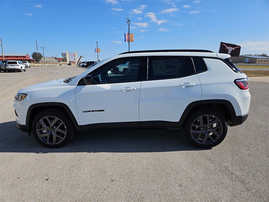 New 2026 Jeep Compass Latitude image 2