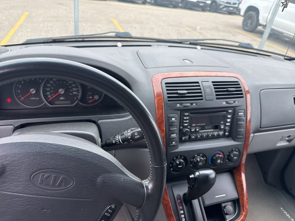 Used 2004 Kia Sedona LX FWD image 13