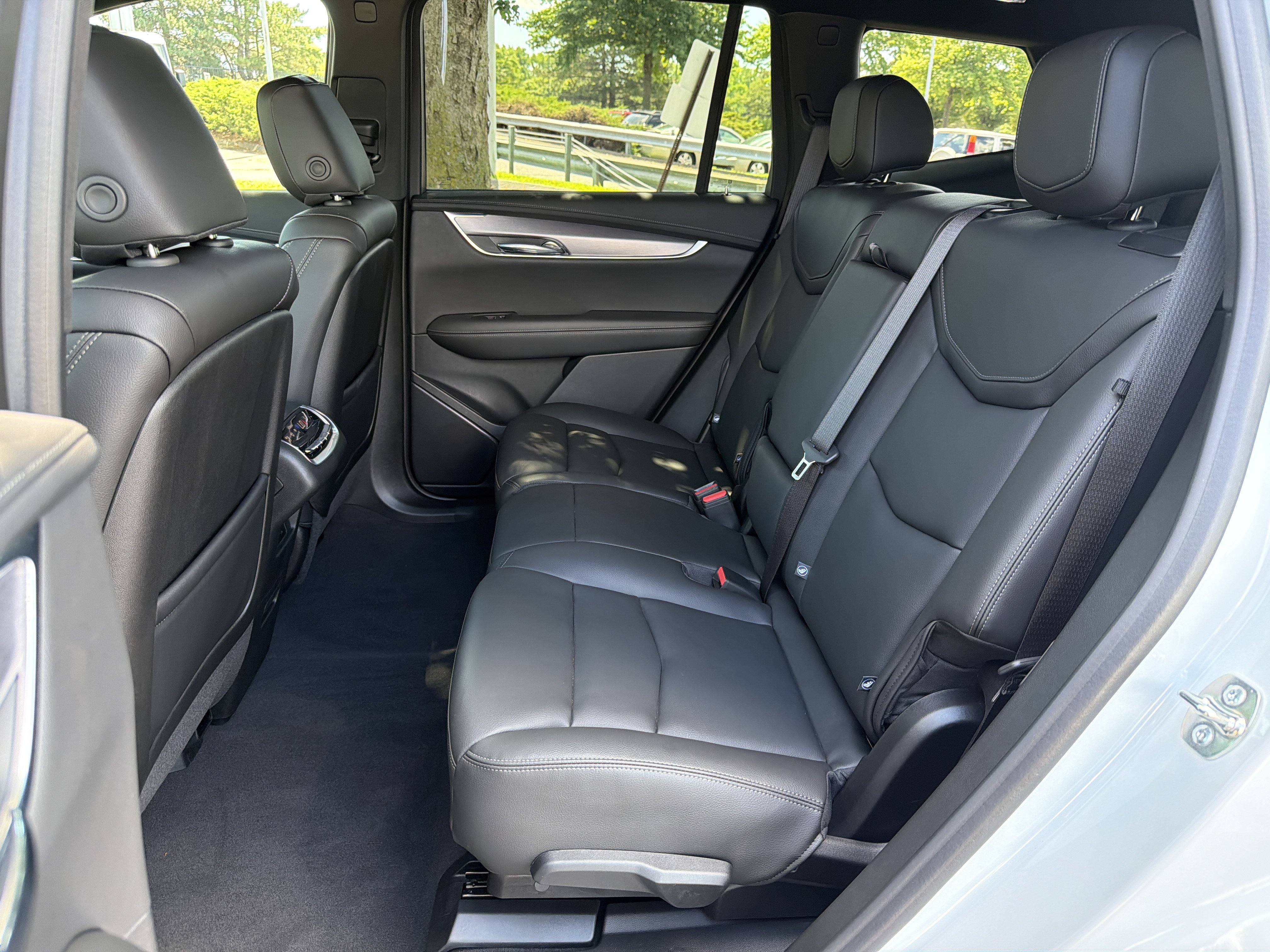 Used 2025 Cadillac XT6 Luxury AWD/4WD image 29