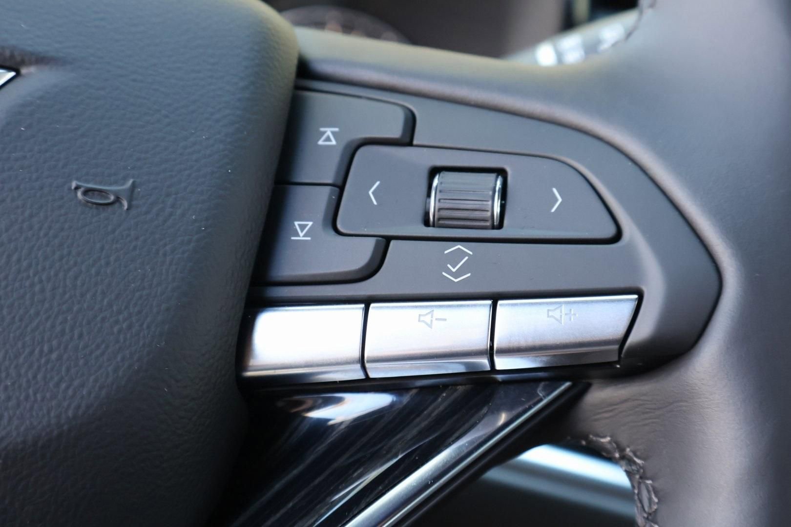 Certified 2025 Cadillac XT6 Premium Luxury image 20