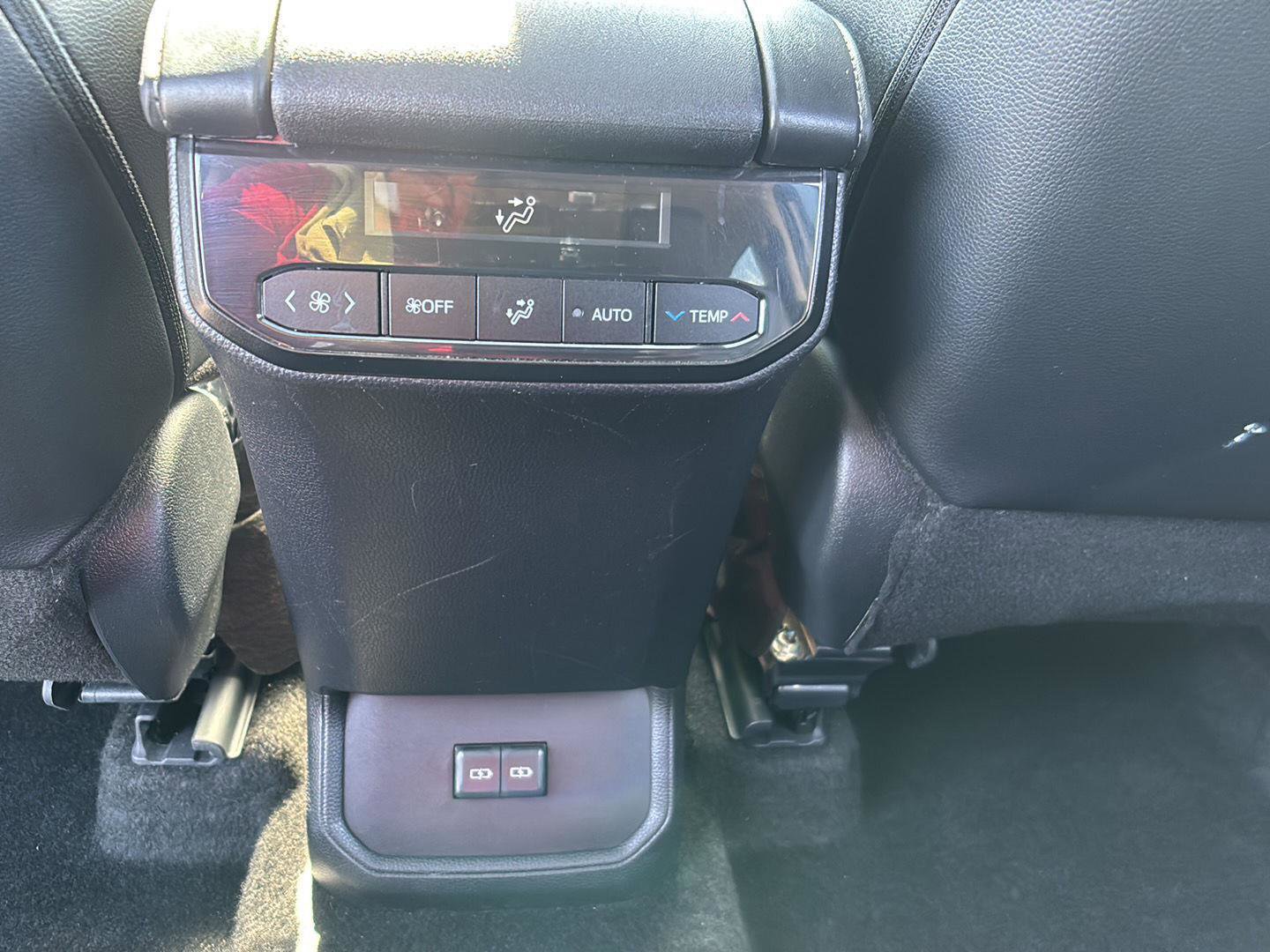 Used 2024 Toyota Highlander XLE AWD/4WD image 18