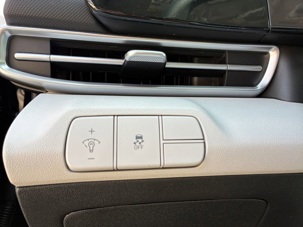 New 2026 Hyundai Elantra Limited image 32