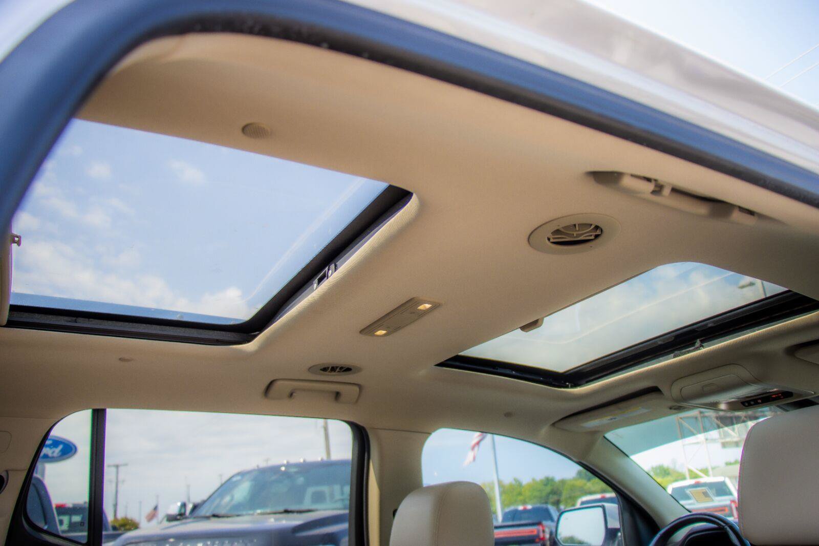 Used 2019 GMC Acadia Denali w/ Technology Package FWD image 10