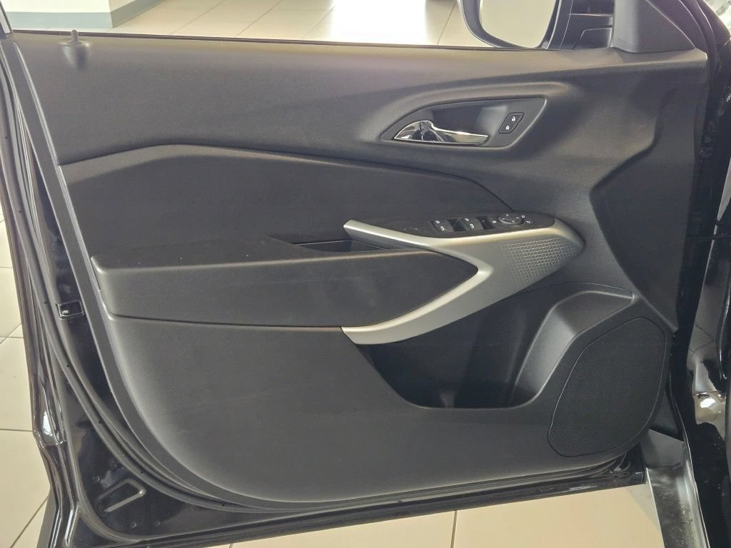New 2026 Chevrolet Trax RS w/ Driver Confidence Package FWD image 17