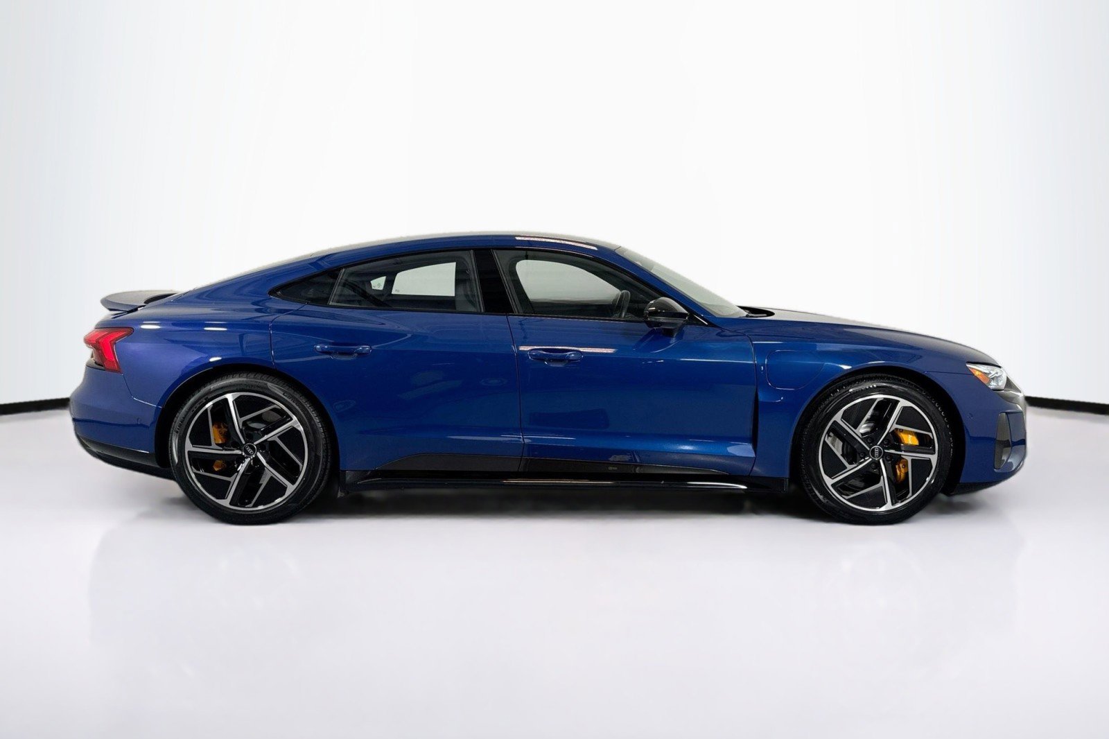 Used 2024 Audi RS e-tron GT w/ Carbon Performance Package AWD/4WD image 4