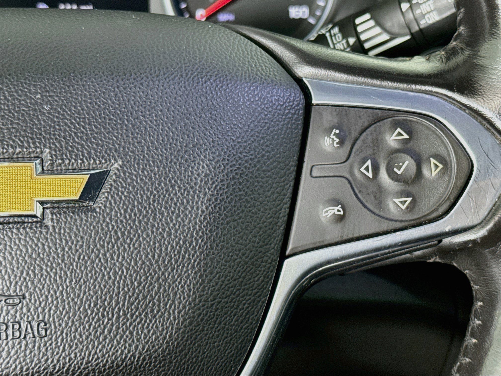 Used 2020 Chevrolet Traverse LT FWD image 13