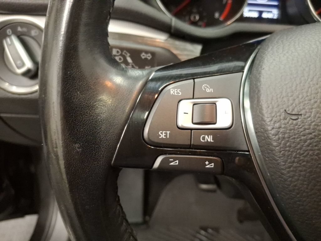 Used 2017 Volkswagen Passat 1.8T SE FWD image 20