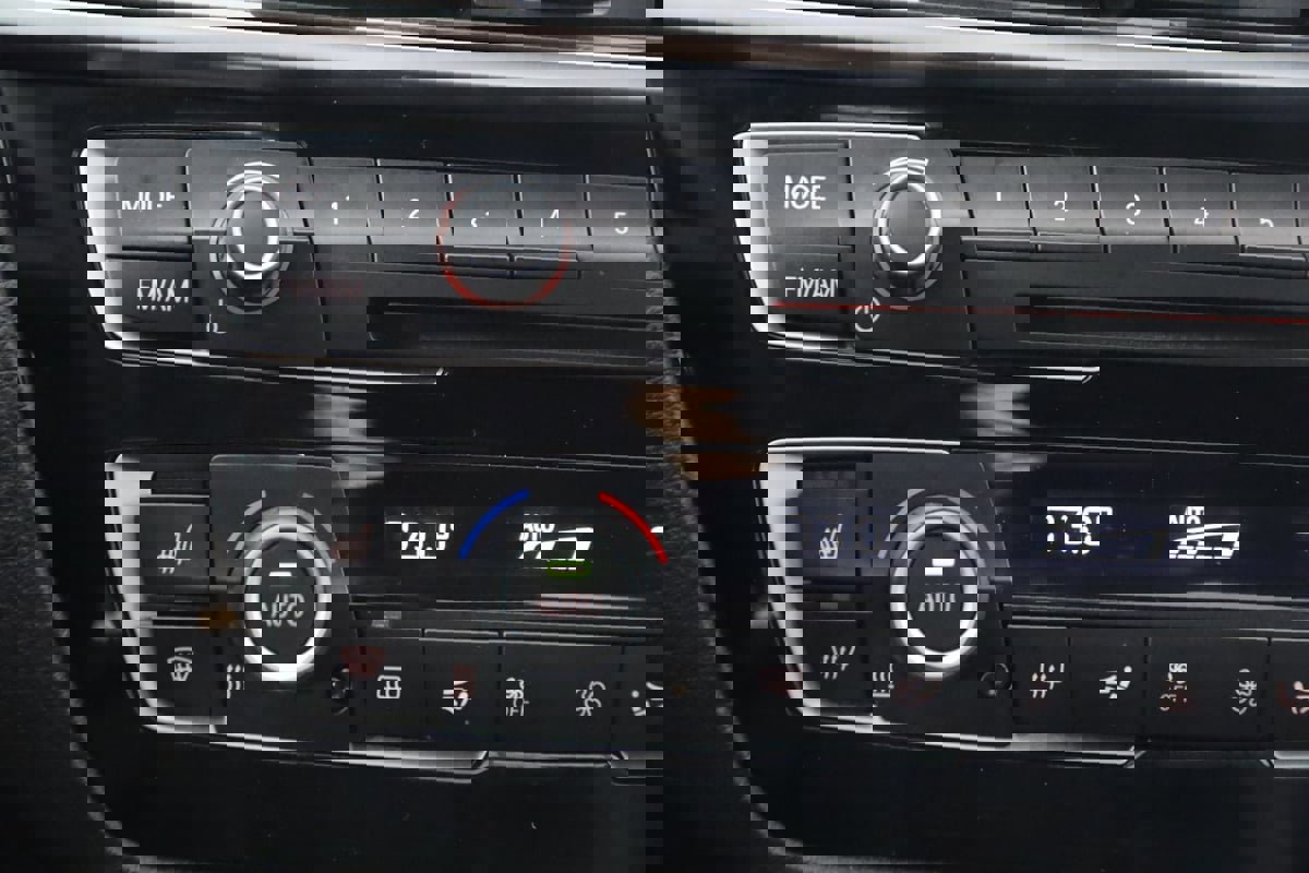 Used 2018 BMW M2 image 8