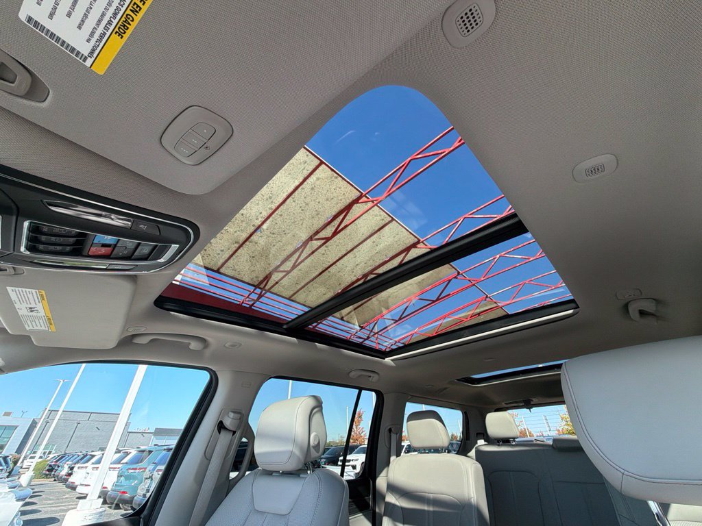 Used 2023 Jeep Wagoneer Series II w/ Premium Group I AWD/4WD image 43