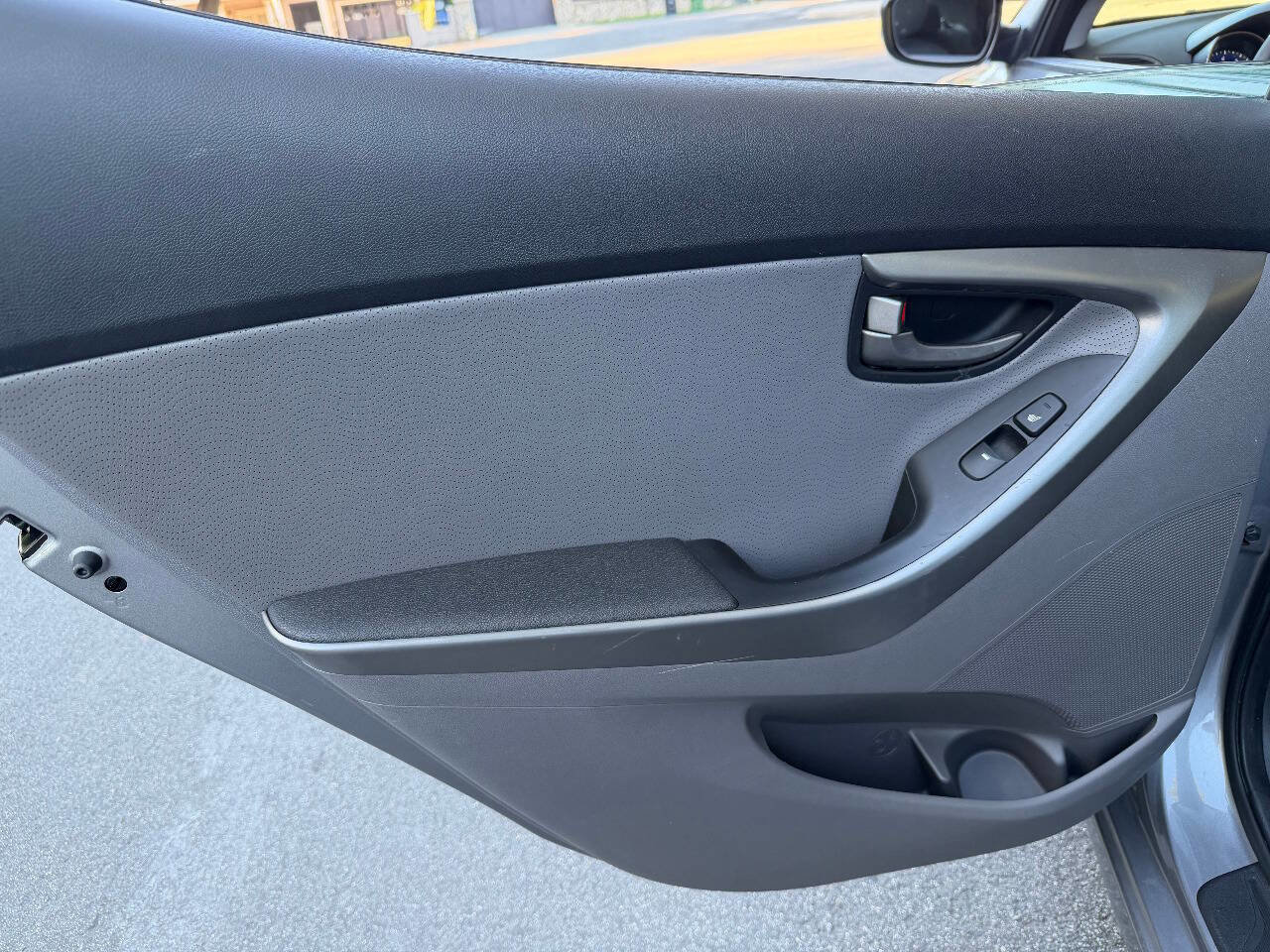Used 2012 Hyundai Elantra Limited w/ Technology Pkg 5 FWD image 16