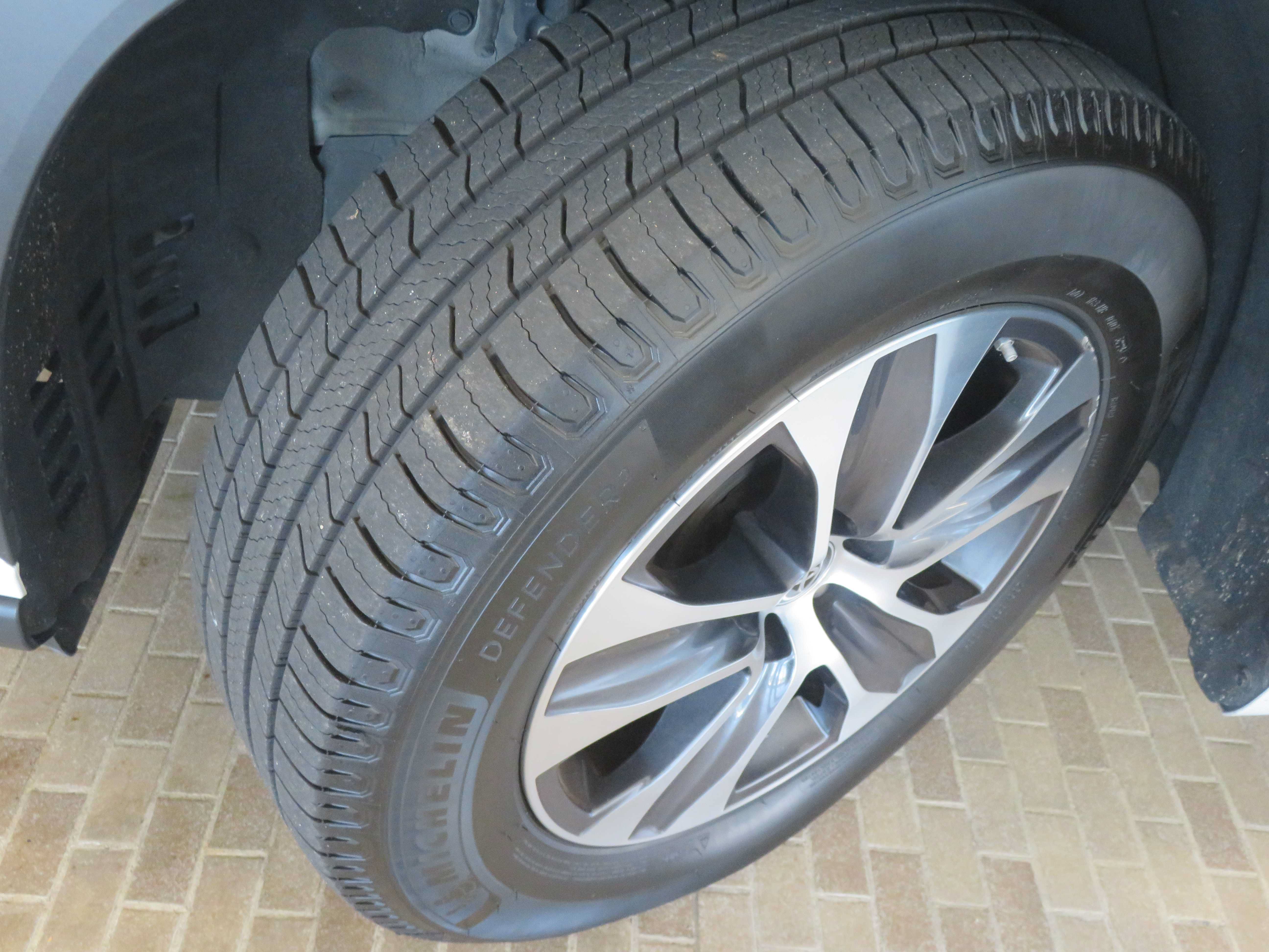 Used 2023 Toyota Highlander XLE FWD image 11