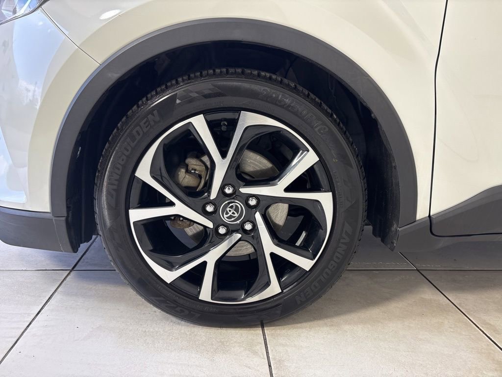 Used 2018 Toyota C-HR XLE image 9