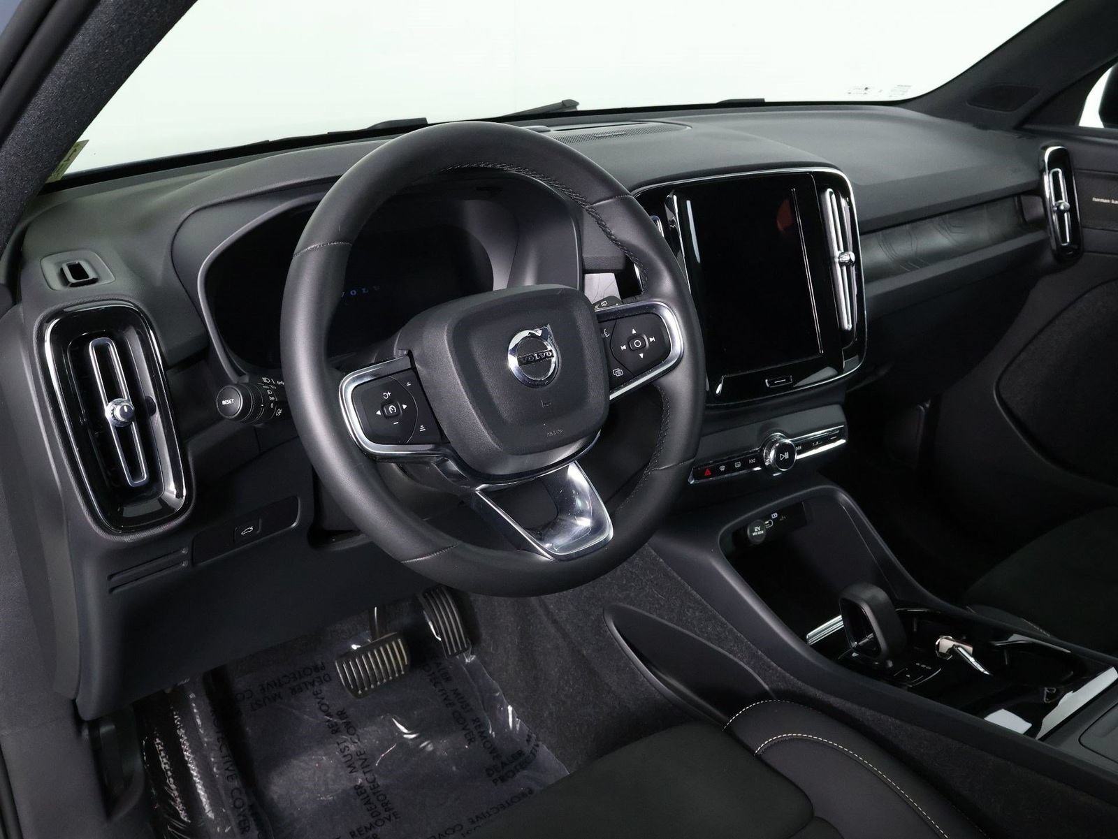 Used 2023 Volvo XC40 Recharge Ultimate AWD/4WD image 14