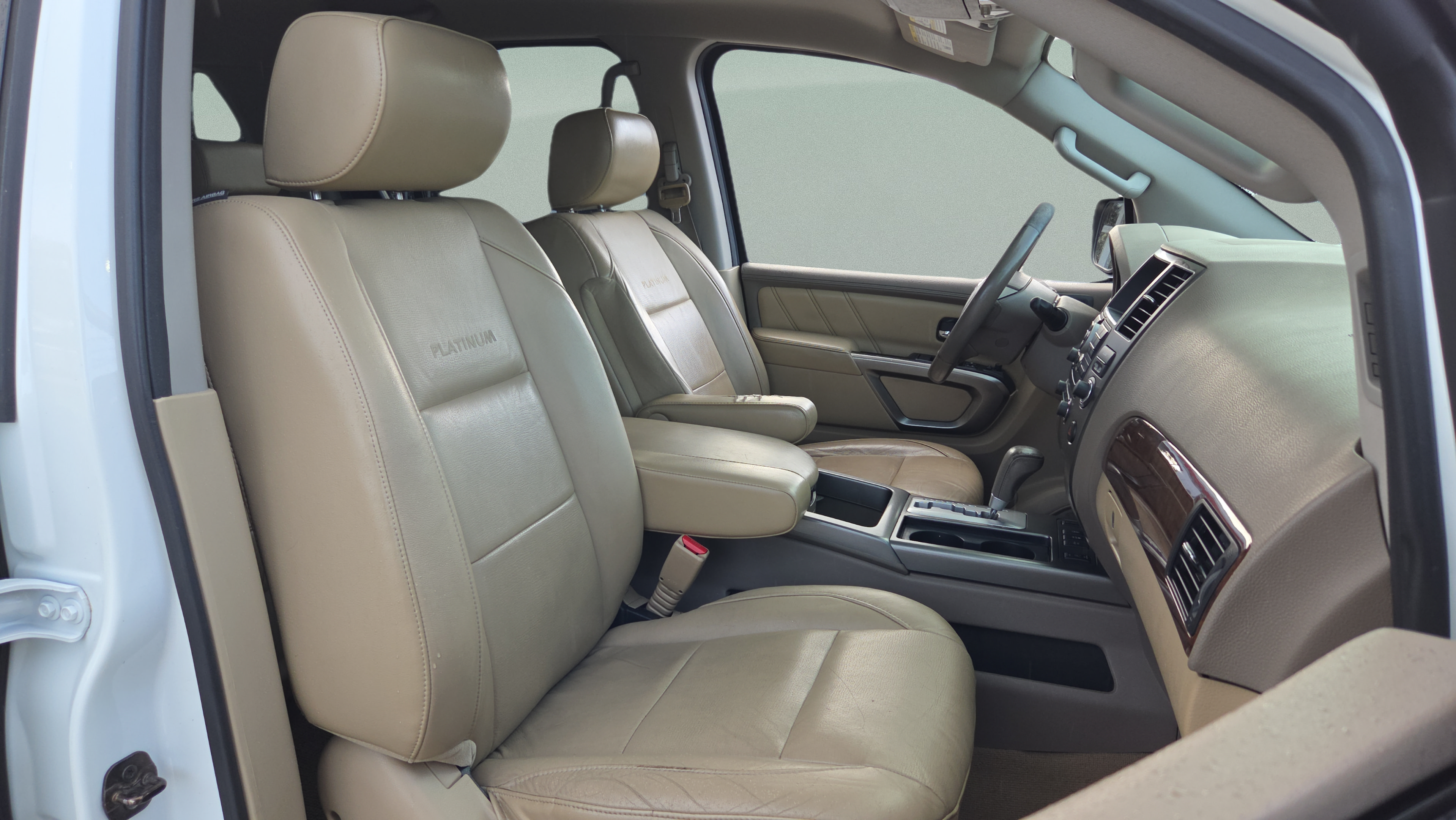 Used 2015 Nissan Armada Platinum w/ 2nd Row Captain Seat Package RWD image 15