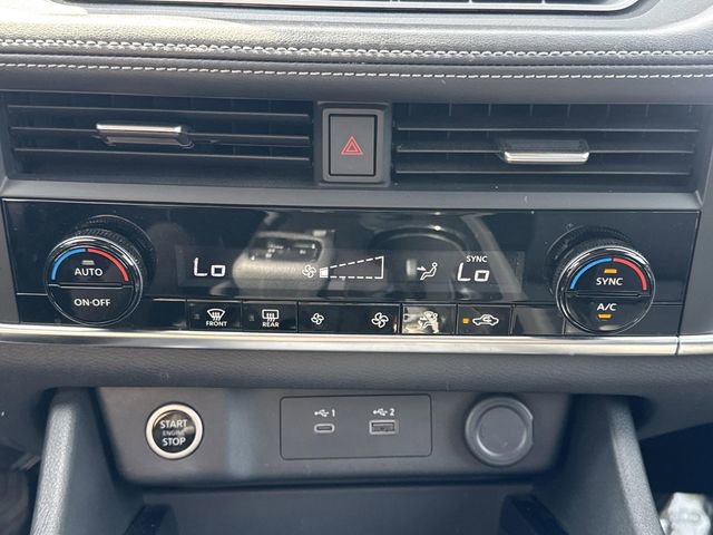 Used 2023 Nissan Rogue SV image 17