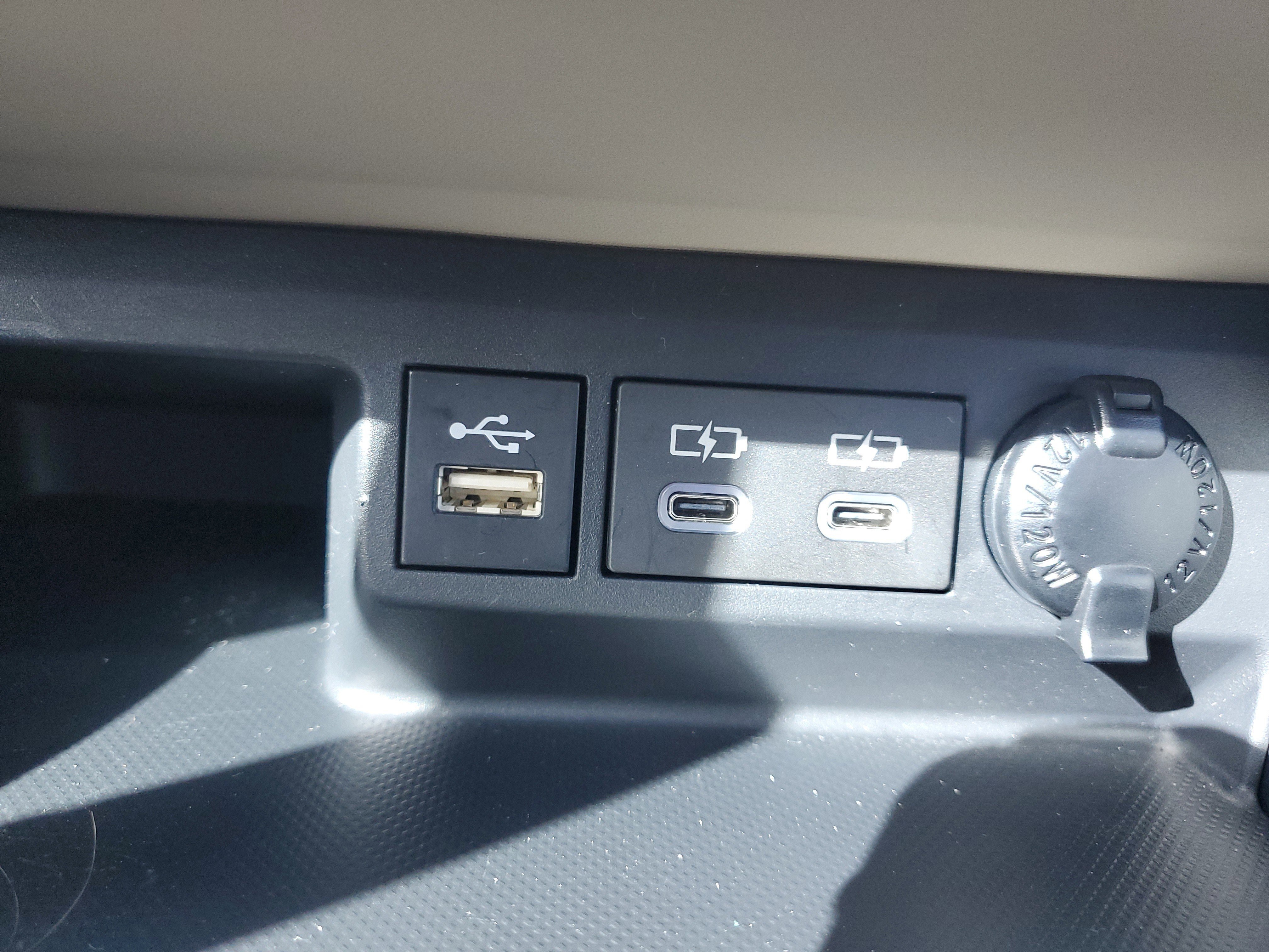 Used 2024 Toyota Highlander XLE FWD image 26