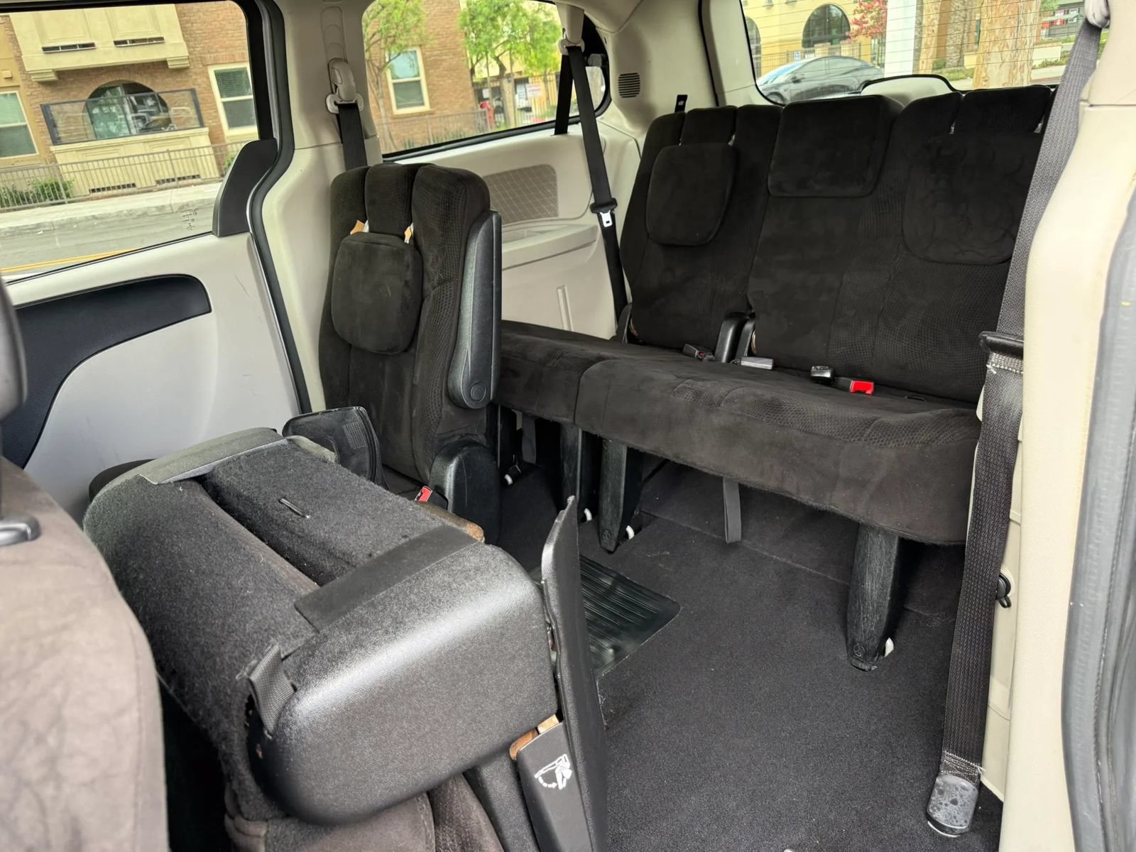 Used 2013 Dodge Grand Caravan SXT FWD image 16