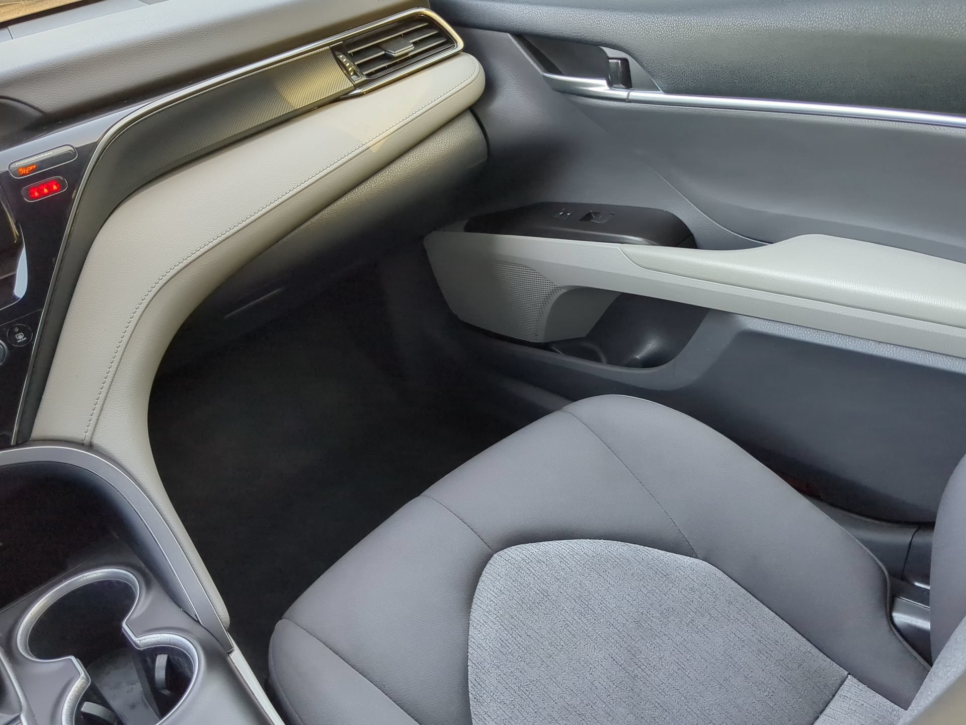 Used 2023 Toyota Camry LE FWD image 52
