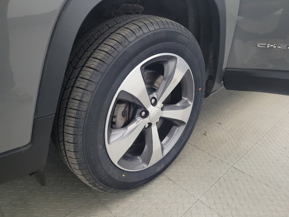 Used 2019 Jeep Cherokee Limited AWD/4WD image 31