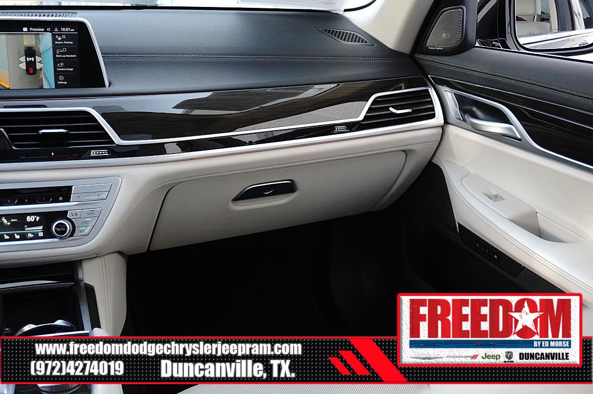 Used 2021 BMW 740i w/ Premium Package RWD image 39