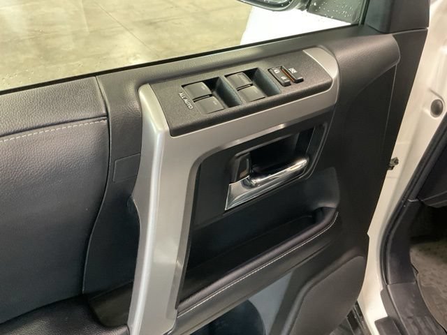 Used 2022 Toyota 4Runner SR5 AWD/4WD image 17