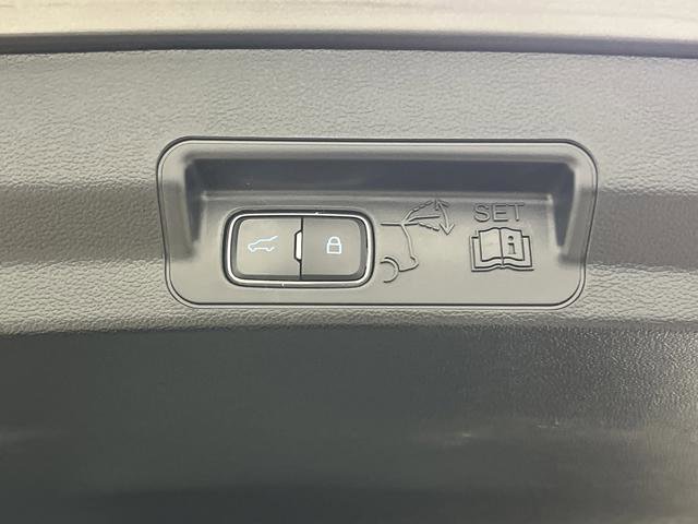 Used 2023 Ford Explorer Limited image 16