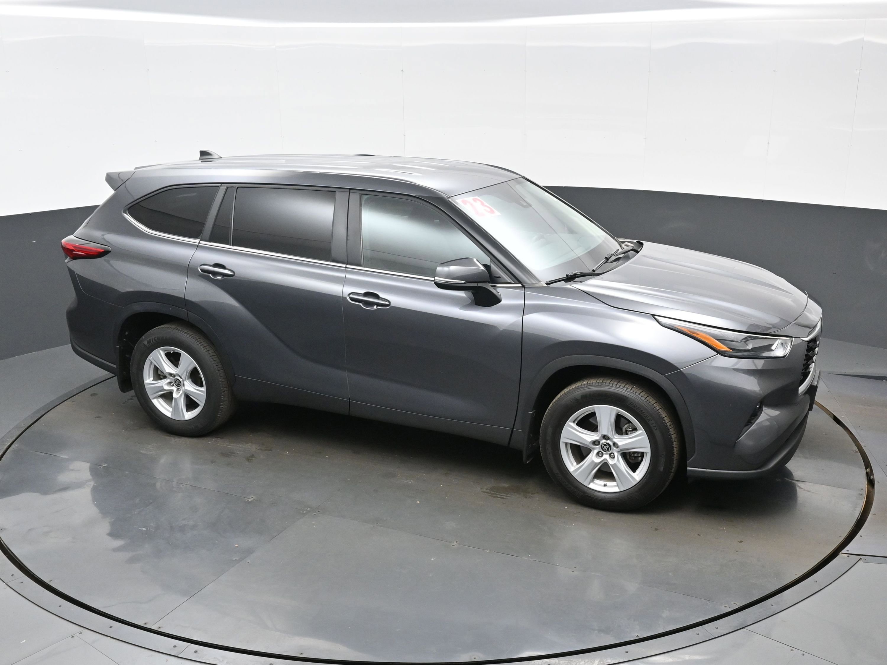Used 2023 Toyota Highlander LE AWD/4WD image 41
