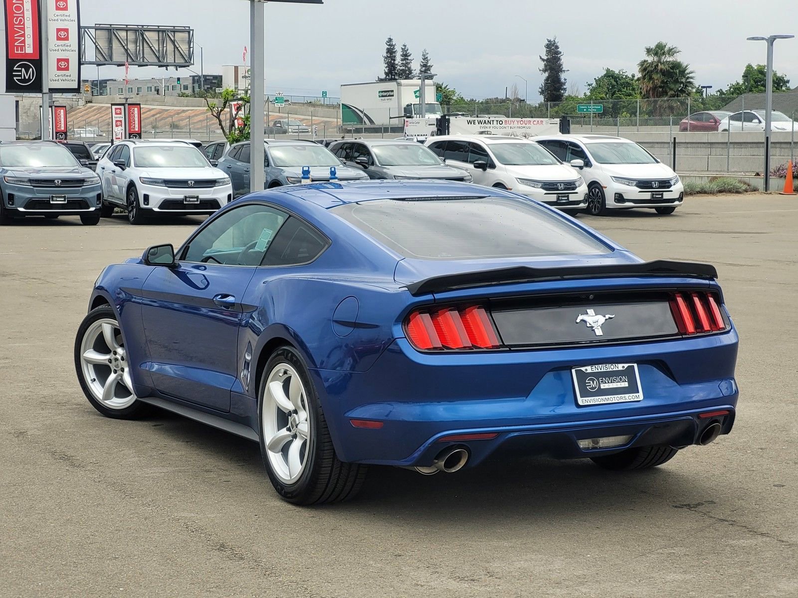 Used 2017 Ford Mustang Coupe image 7