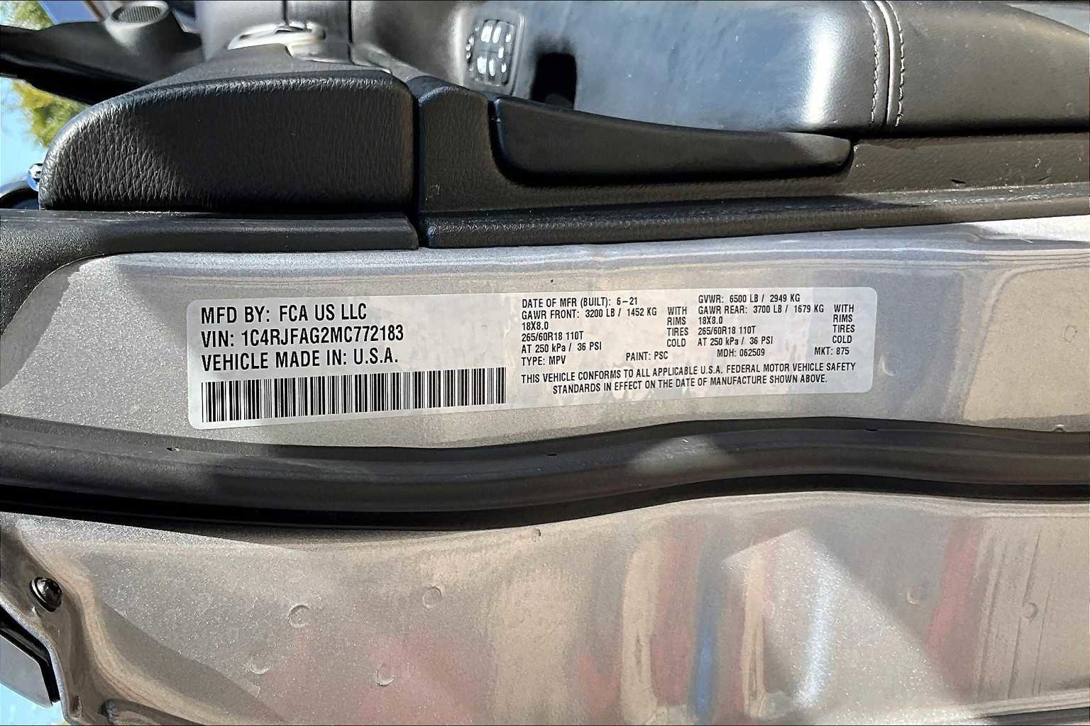 Used 2021 Jeep Grand Cherokee Laredo image 32