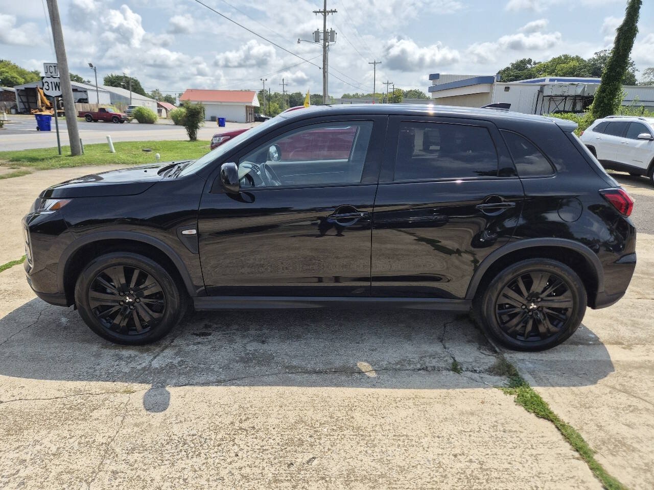 Used 2025 Mitsubishi Outlander Sport LE AWD/4WD image 2