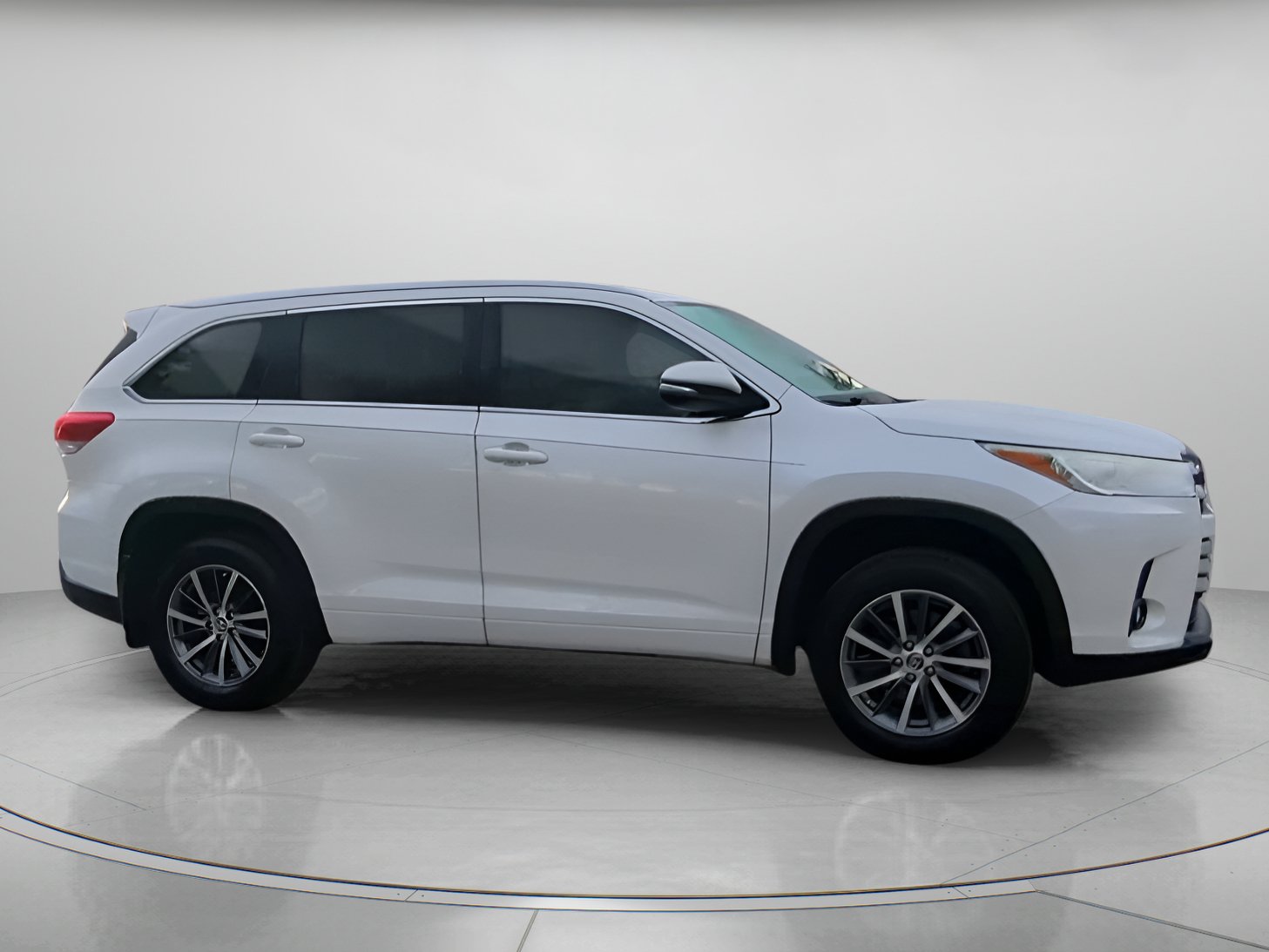 Used 2017 Toyota Highlander XLE AWD/4WD image 34