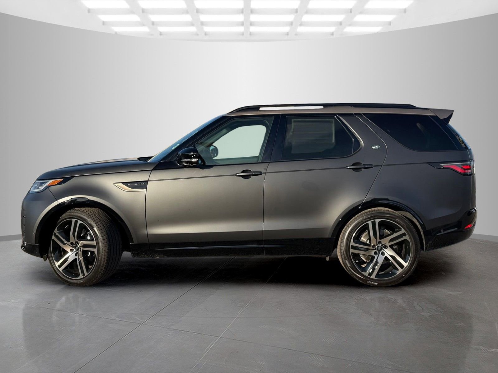 New 2026 Land Rover Discovery Limited Edition image 8