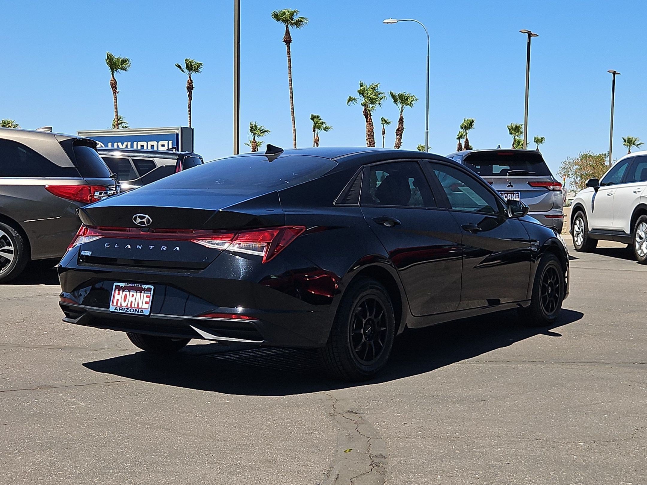 Used 2023 Hyundai Elantra SE FWD image 5