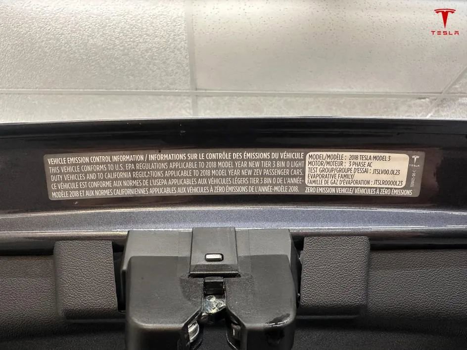 Used 2018 Tesla Model 3 Long Range image 31