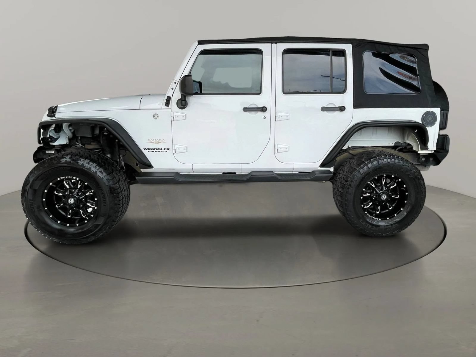 Used 2011 Jeep Wrangler Unlimited Sahara w/ Connectivity Group AWD/4WD image 2