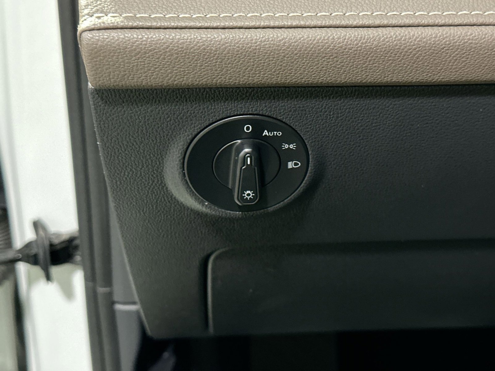 Used 2022 Volkswagen Taos SEL image 18