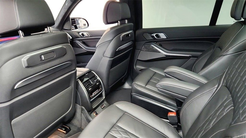 New 2026 BMW X7 M60i image 18