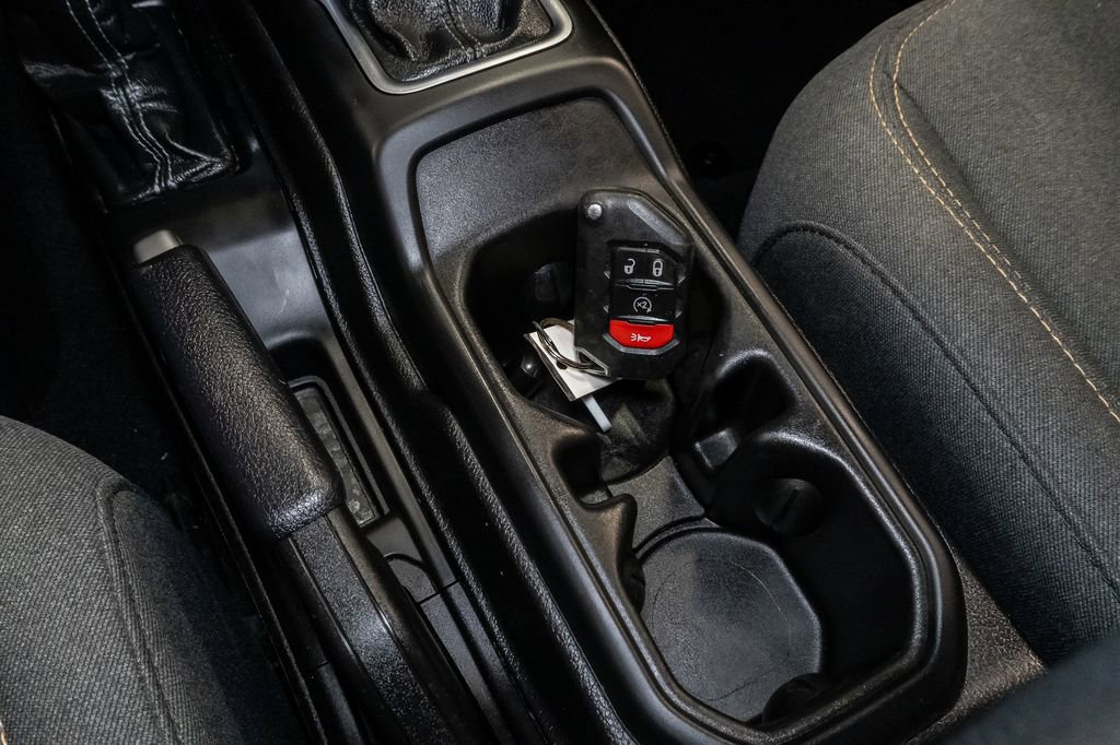Used 2024 Jeep Wrangler Unlimited Sahara AWD/4WD image 23