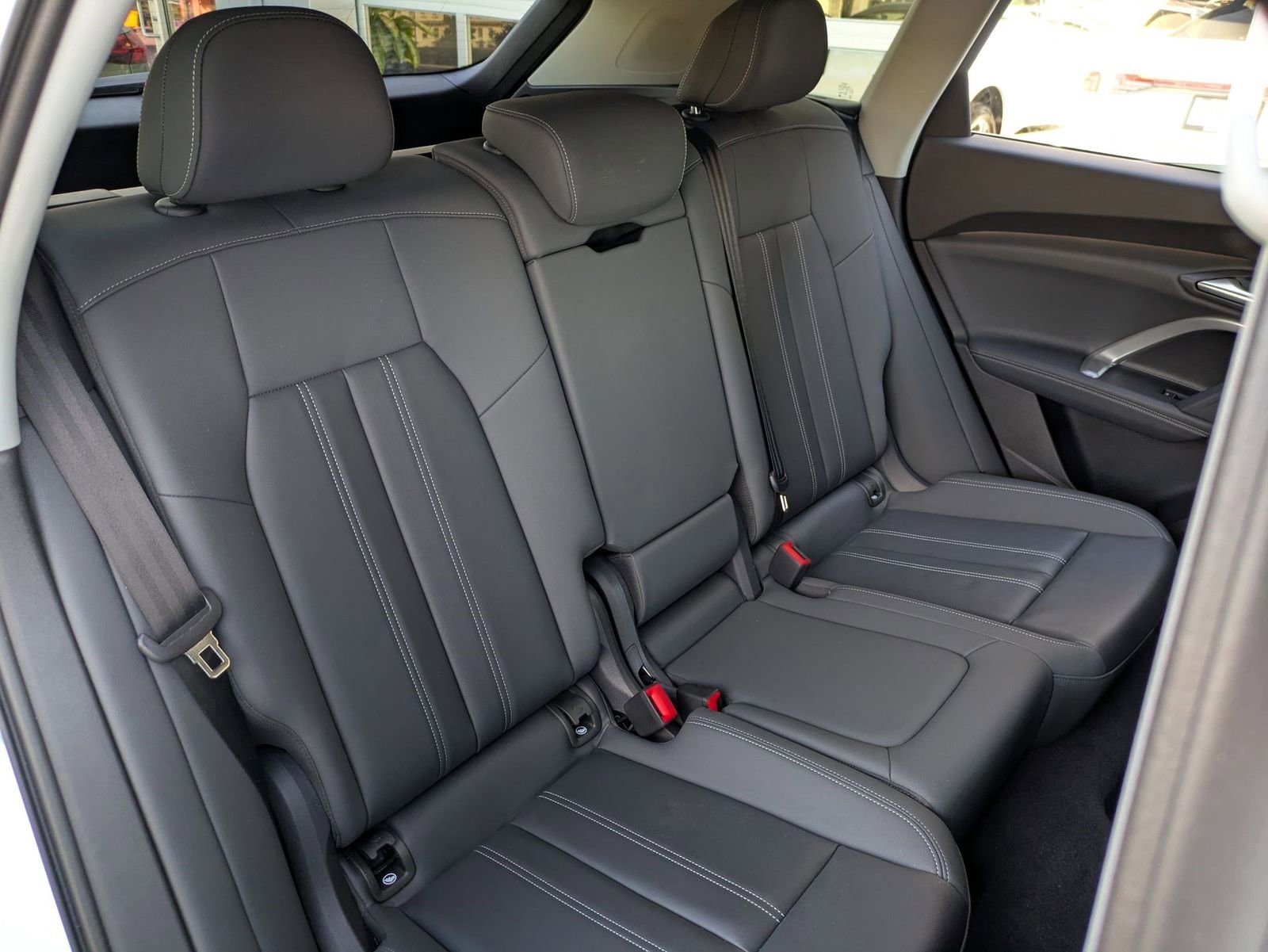 Used 2025 Audi Q5 Premium w/ Convenience Package image 29