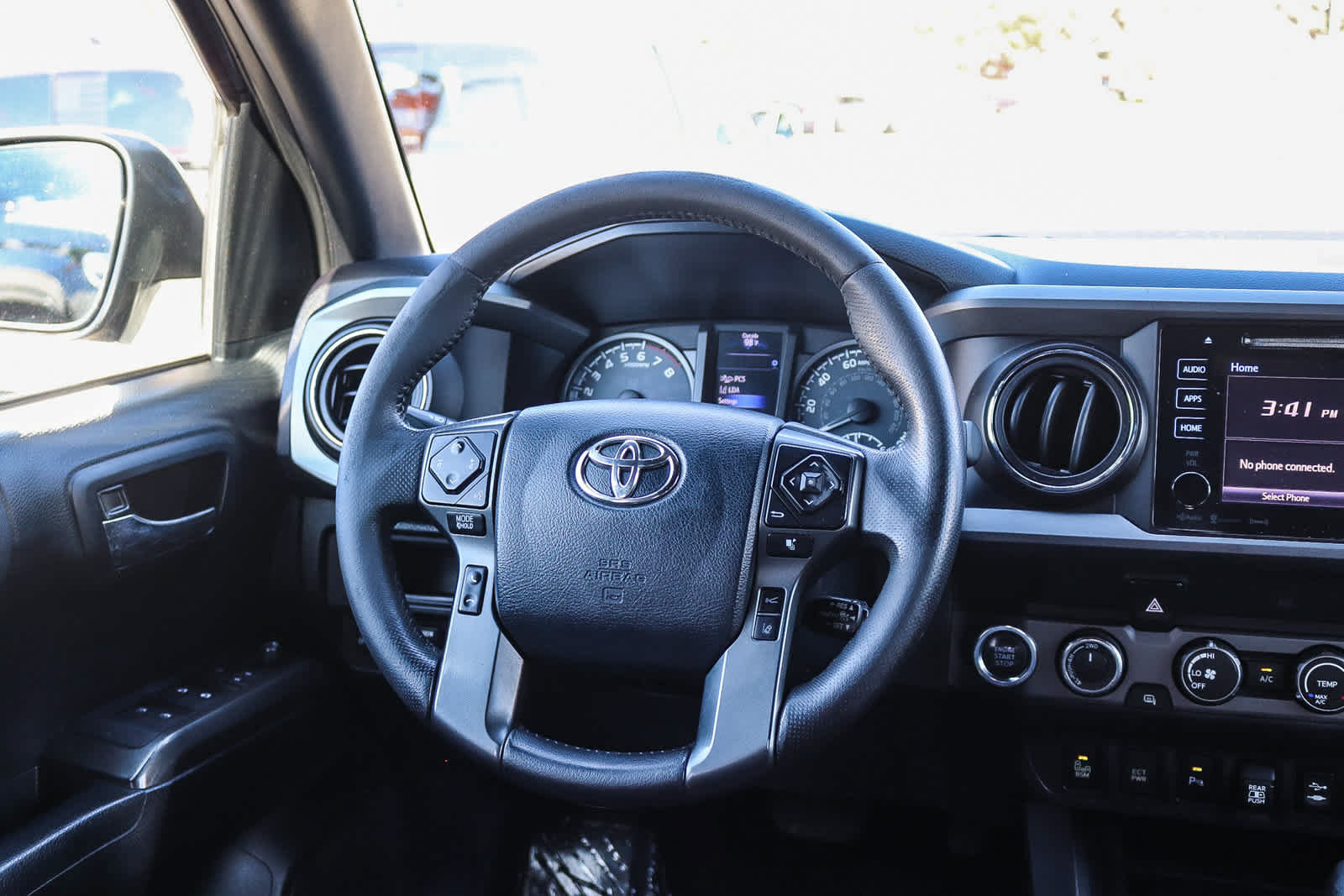 Used 2019 Toyota Tacoma TRD Off-Road w/ Technology Package AWD/4WD image 16