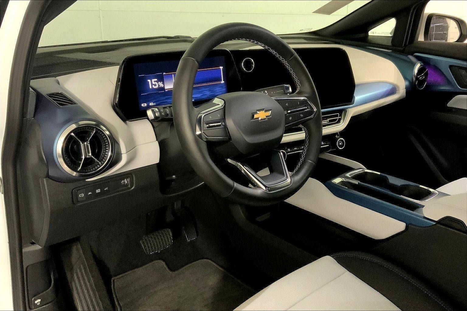 Used 2025 Chevrolet Equinox EV LT FWD image 14