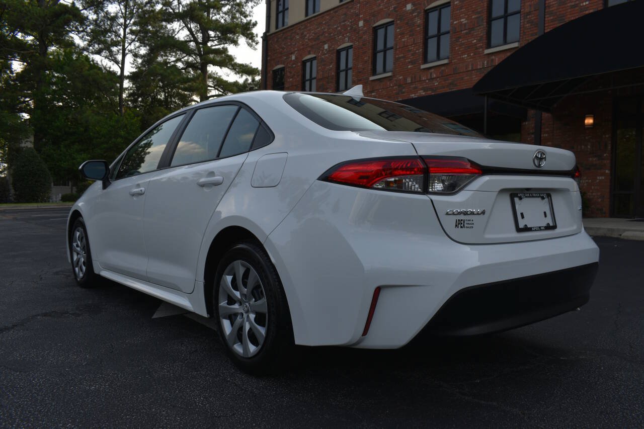 Used 2025 Toyota Corolla LE FWD image 34