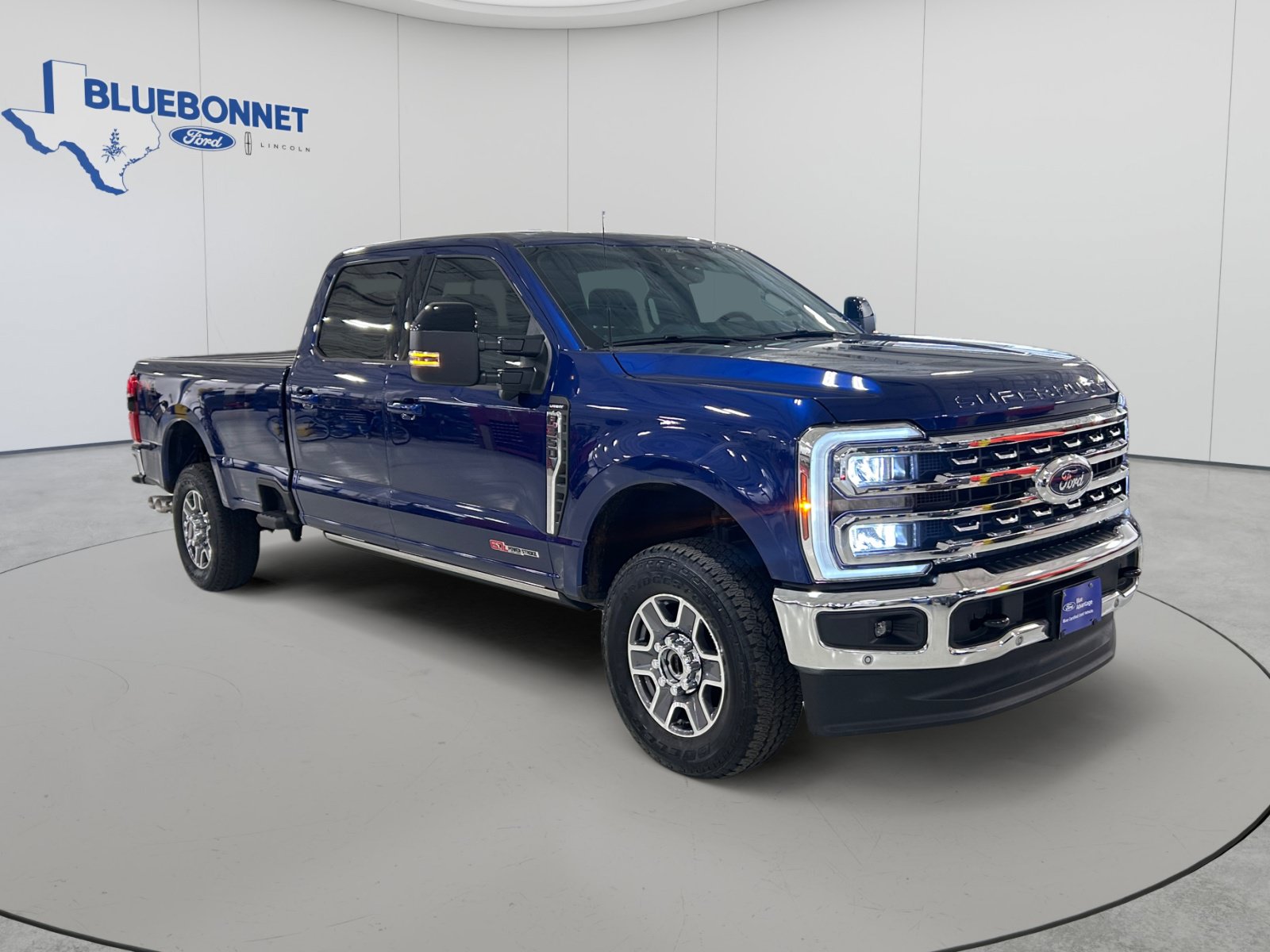 Used 2026 Ford F350 Lariat w/ Lariat Ultimate Package AWD/4WD image 3