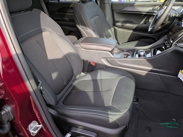 New 2026 Jeep Grand Cherokee Laredo X AWD/4WD image 34