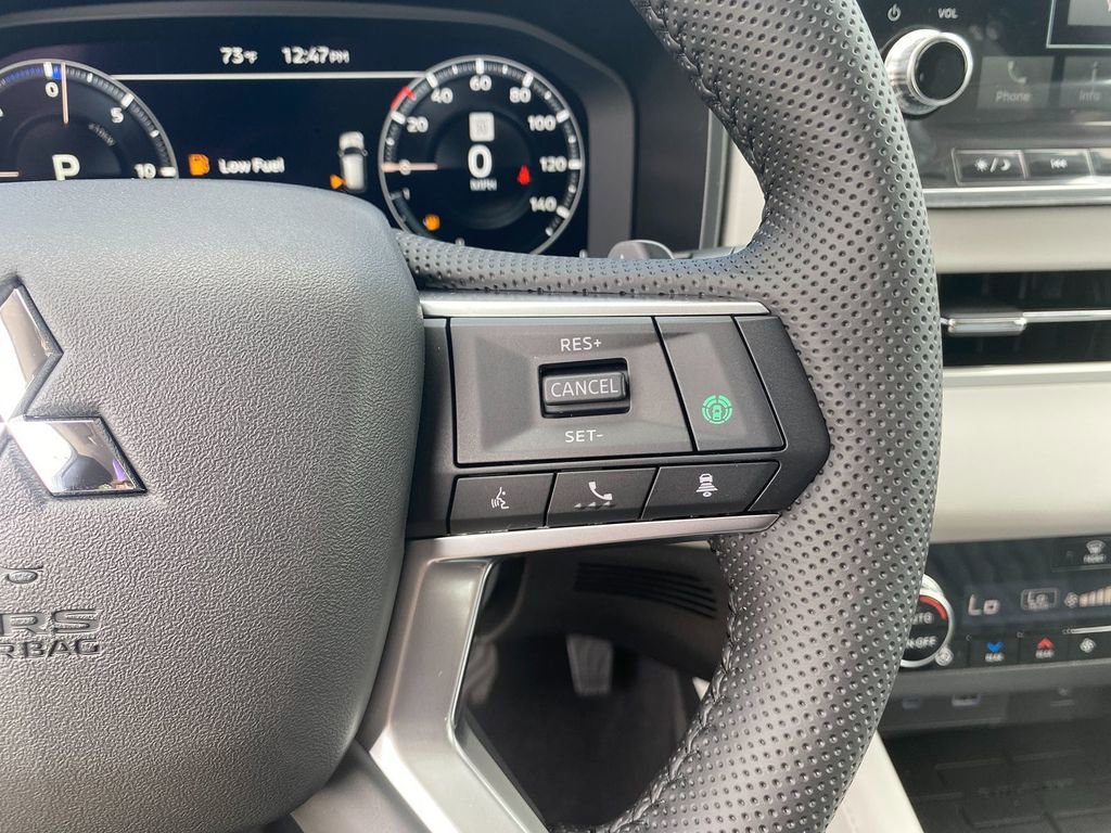 New 2025 Mitsubishi Outlander SEL image 17