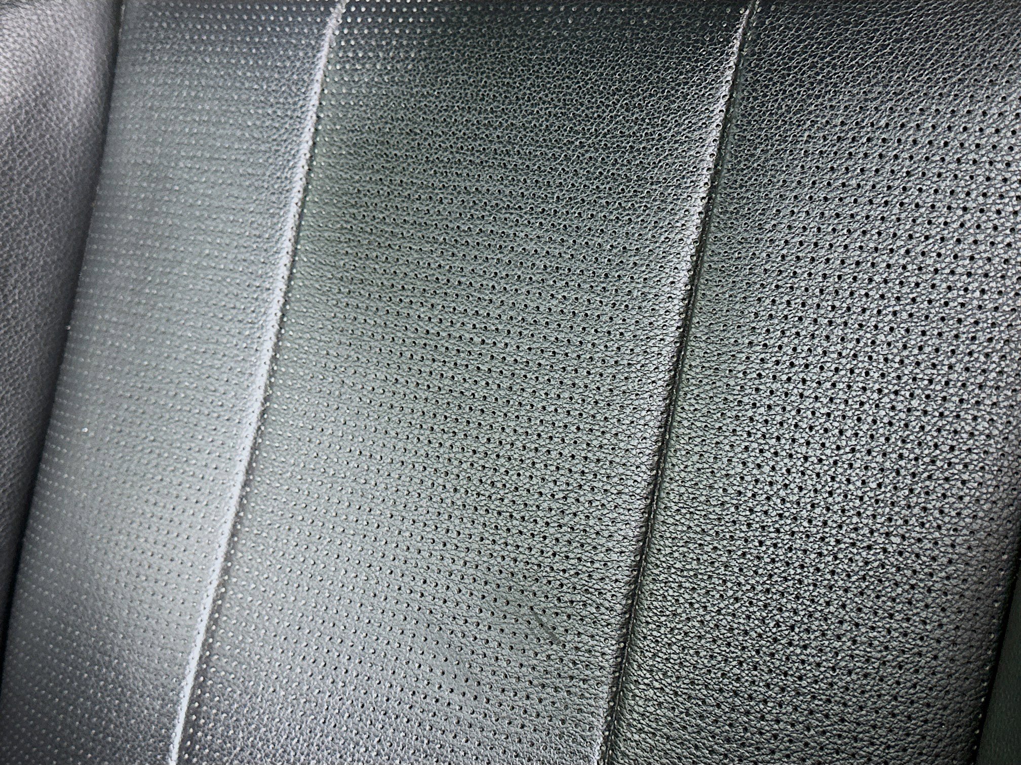 Used 2020 Land Rover Discovery SE image 38