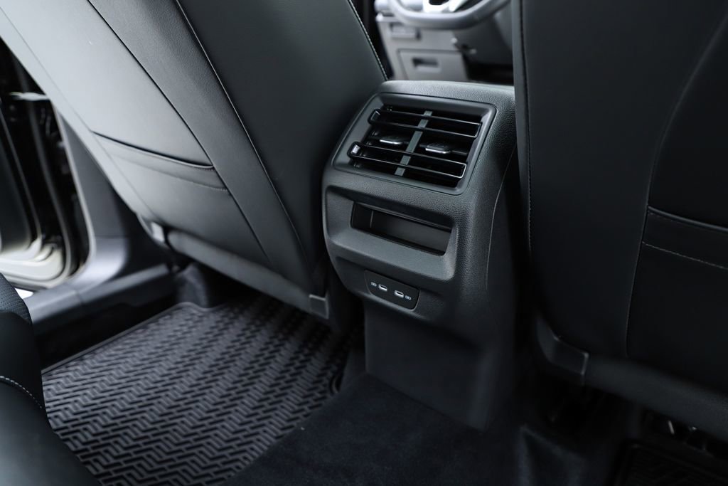 New 2026 Volkswagen Tiguan SE image 38