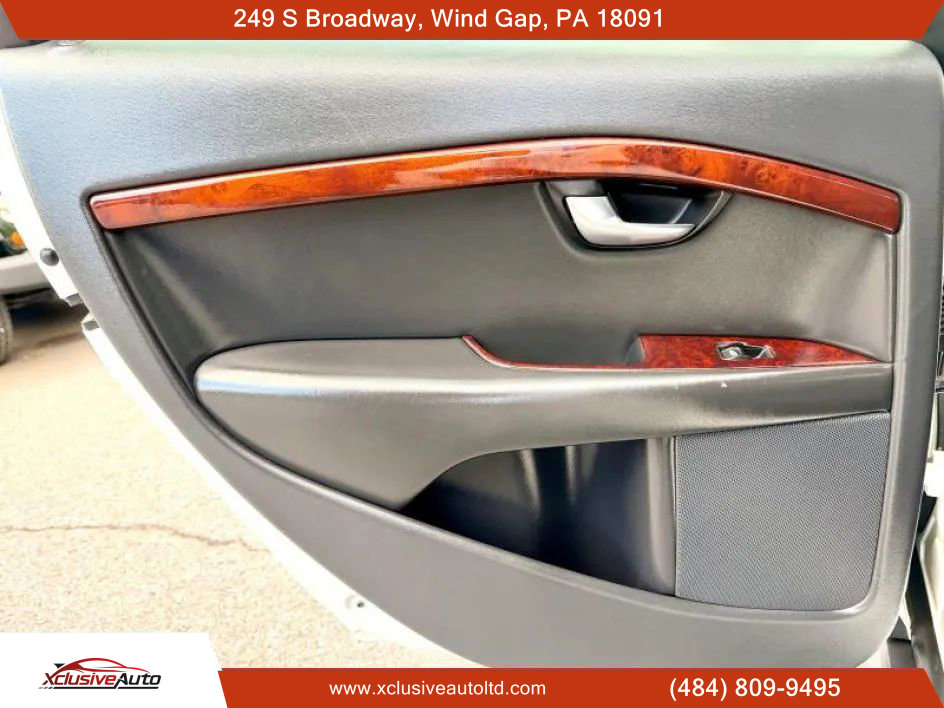 Used 2008 Volvo XC70 3.2 image 12