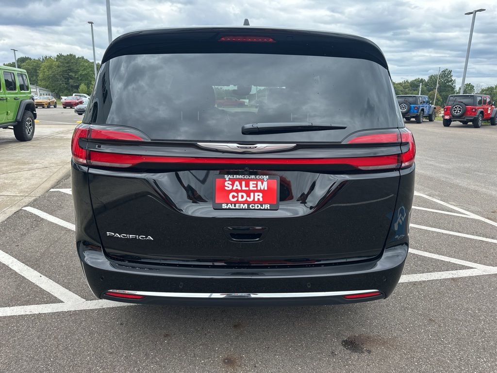 New 2026 Chrysler Pacifica Select image 7